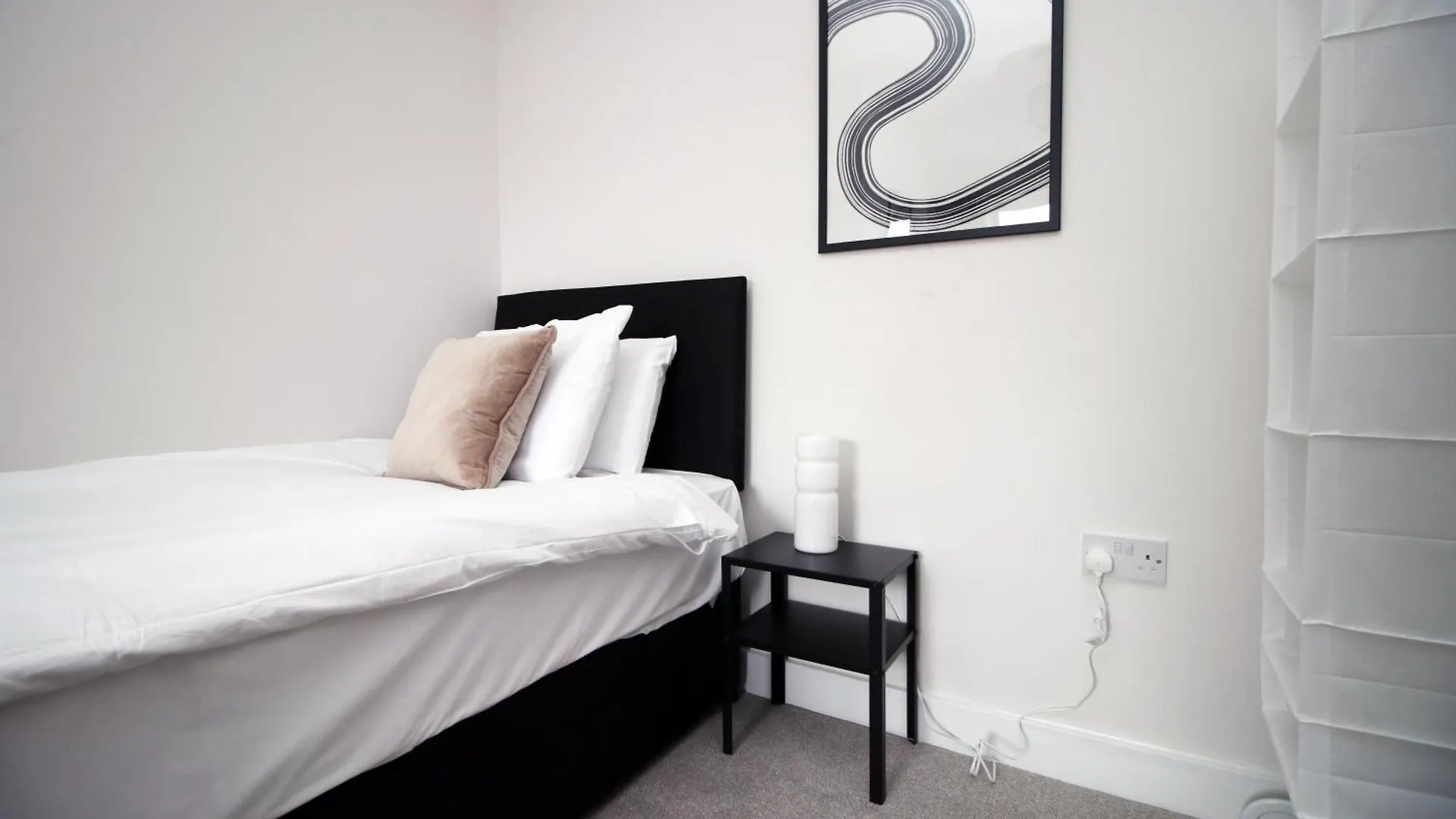 Large 5 Bedroom House - Harlequin Gardens By Ty Sa Cardiff Guest house
