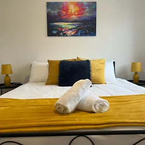 Guest house St Mellons - Close To A48 And M4, Cardiff